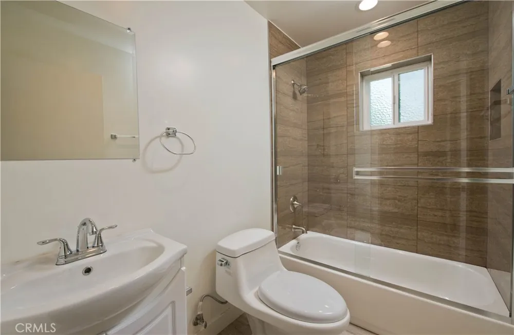 12516 San Fernando #2 Sylmar, CA 91342