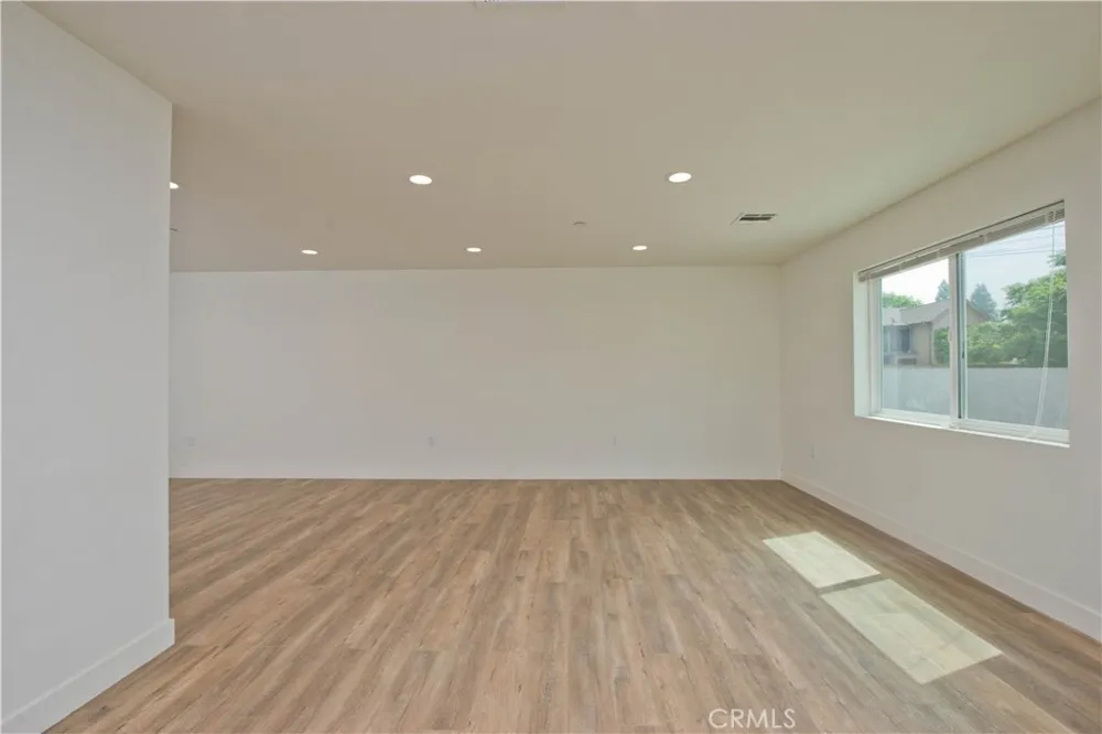 12516 San Fernando #2 Sylmar, CA 91342