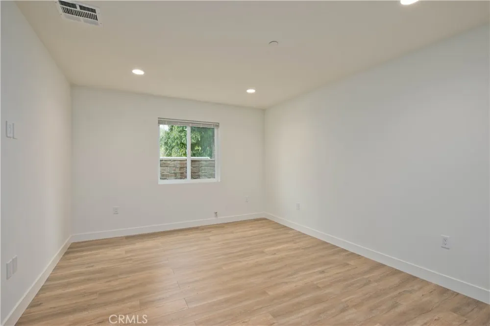 12516 San Fernando #2 Sylmar, CA 91342