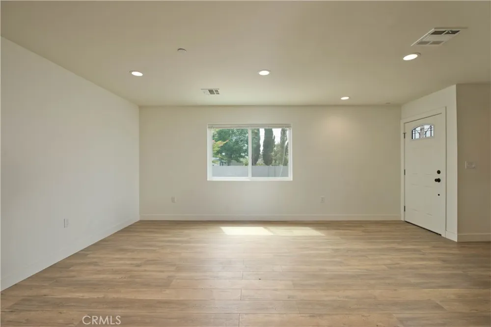 12516 San Fernando #2 Sylmar, CA 91342