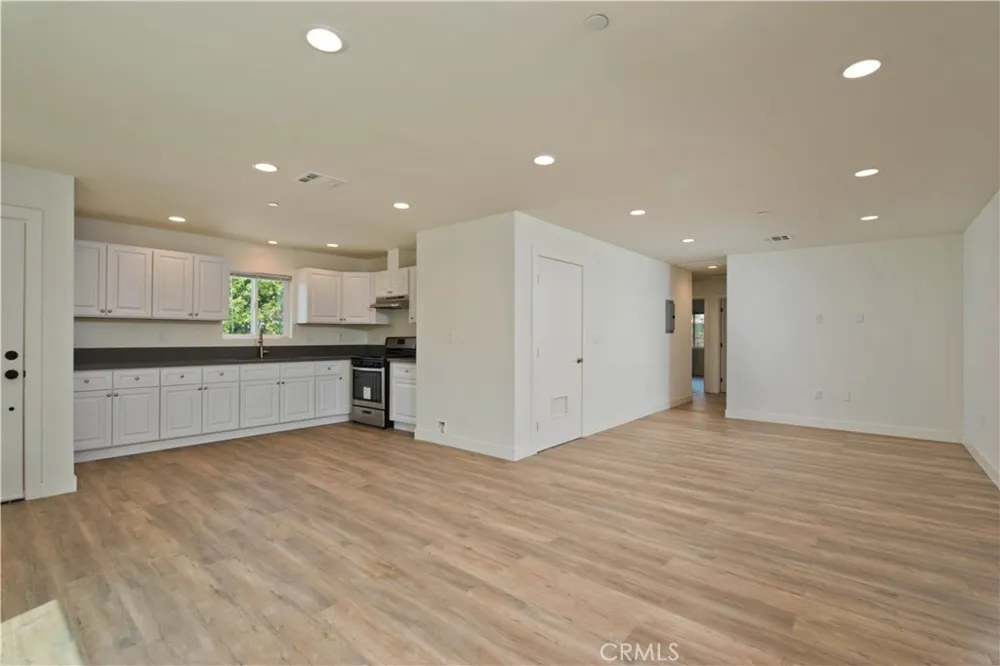 12516 San Fernando #2 Sylmar, CA 91342