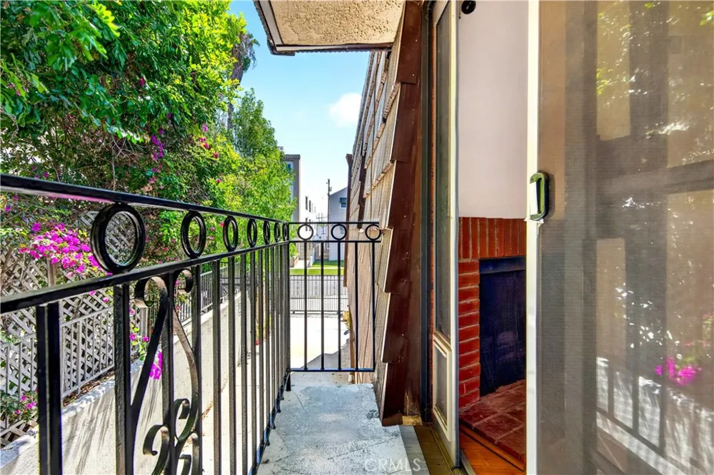 4455 Vista Del Monte Sherman Oaks, CA 91403