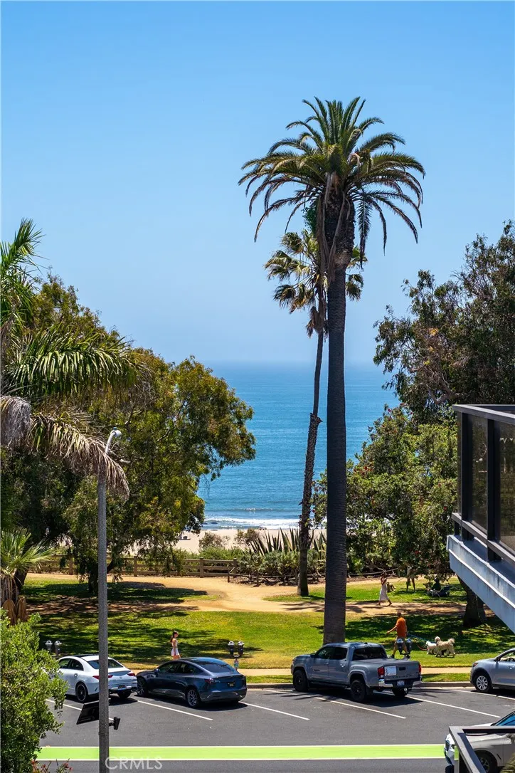 833 Ocean Avenue #304 Santa Monica, CA 90403