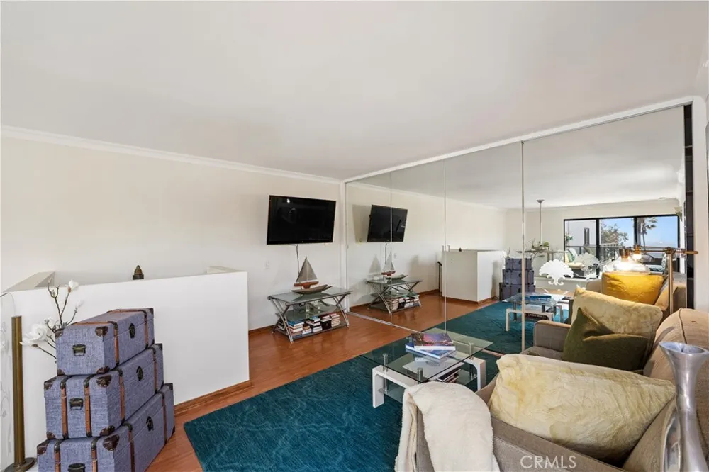 833 Ocean Avenue #304 Santa Monica, CA 90403