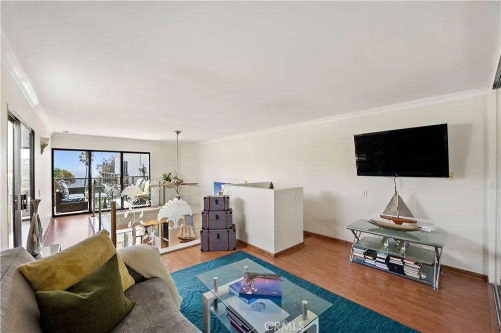 833 Ocean Avenue #304 Santa Monica, CA 90403