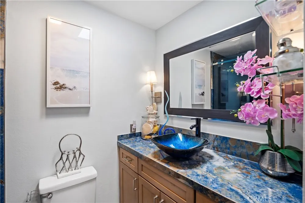 833 Ocean Avenue #304 Santa Monica, CA 90403