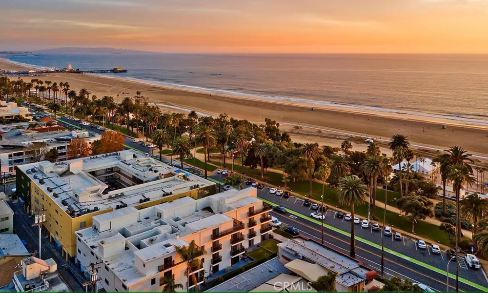 833 Ocean Avenue #304 Santa Monica, CA 90403