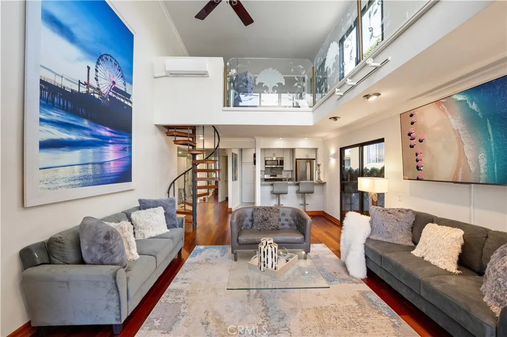833 Ocean Avenue #304 Santa Monica, CA 90403