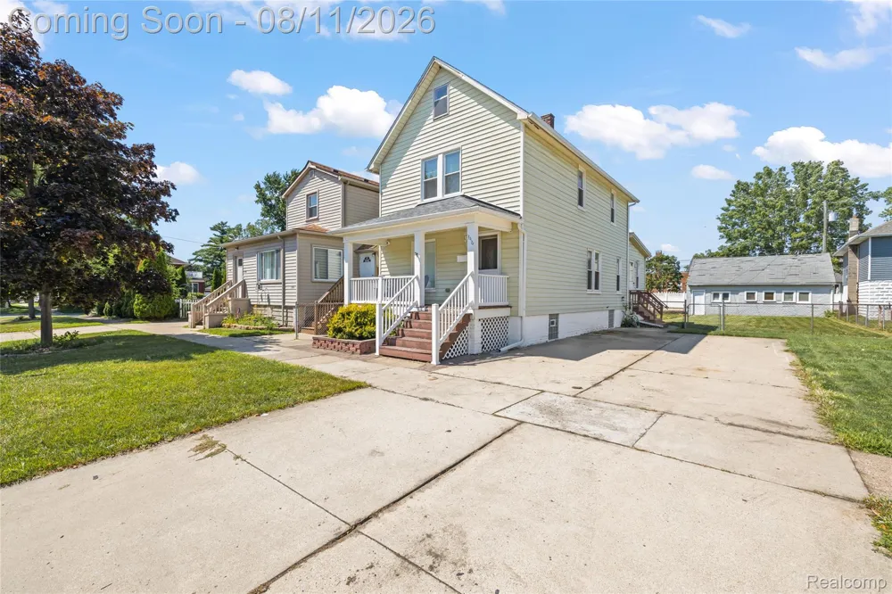 346 Sycamore Street Wyandotte City, MI 48192