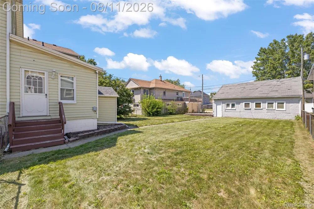 346 Sycamore Street Wyandotte City, MI 48192