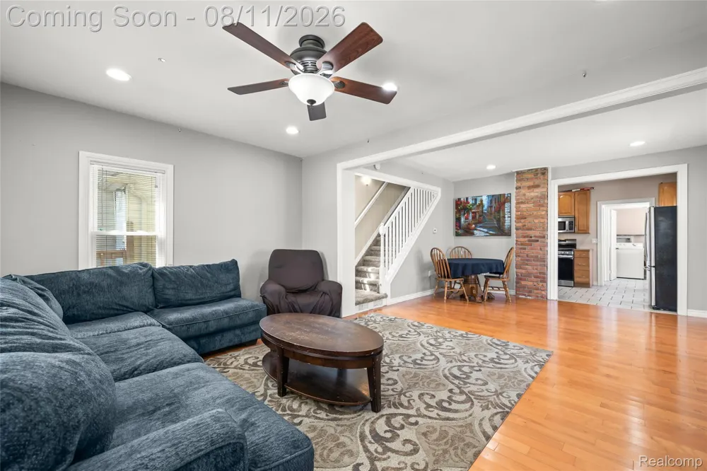 346 Sycamore Street Wyandotte City, MI 48192