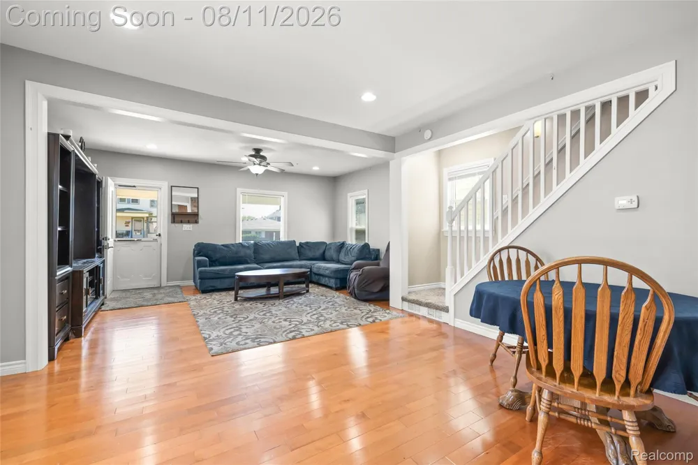 346 Sycamore Street Wyandotte City, MI 48192