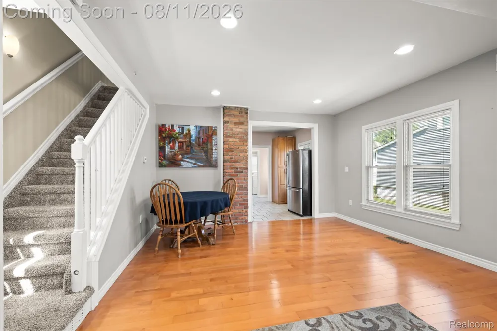 346 Sycamore Street Wyandotte City, MI 48192