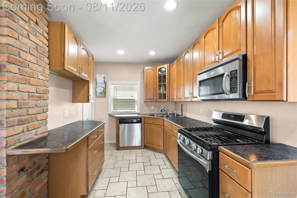 346 Sycamore Street Wyandotte City, MI 48192