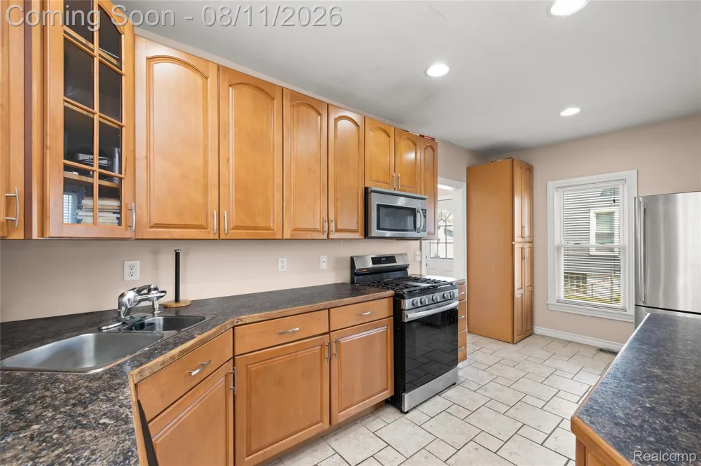 346 Sycamore Street Wyandotte City, MI 48192