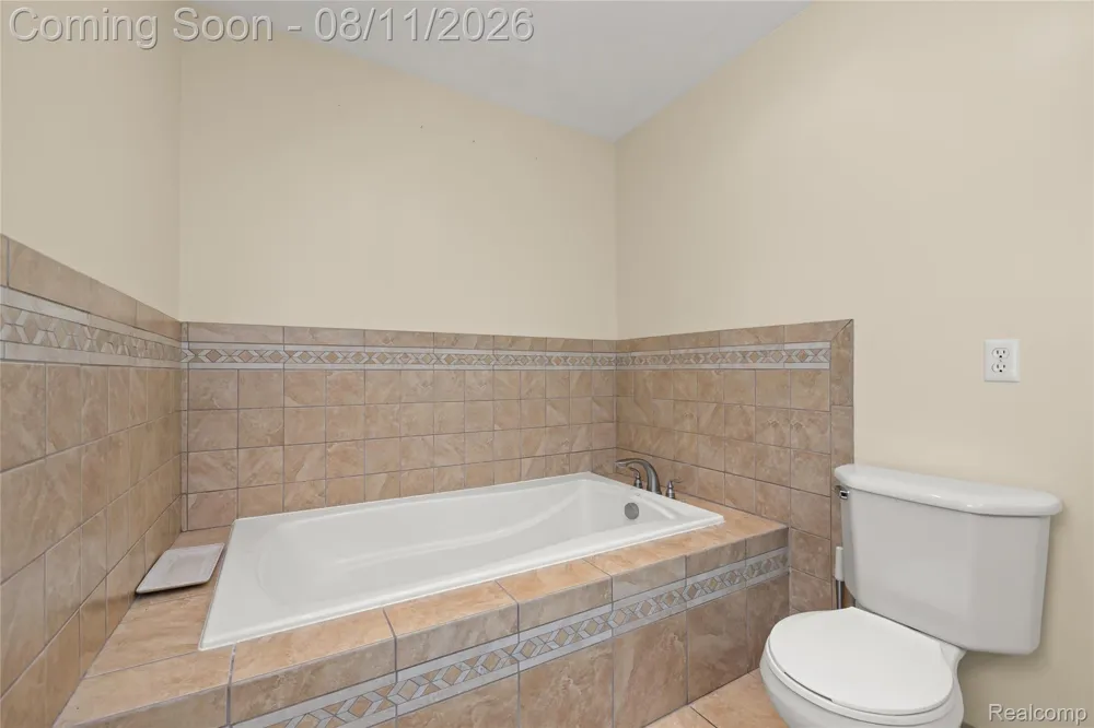 346 Sycamore Street Wyandotte City, MI 48192
