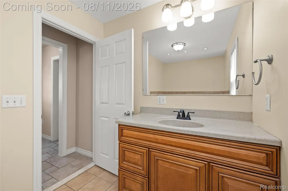 346 Sycamore Street Wyandotte City, MI 48192