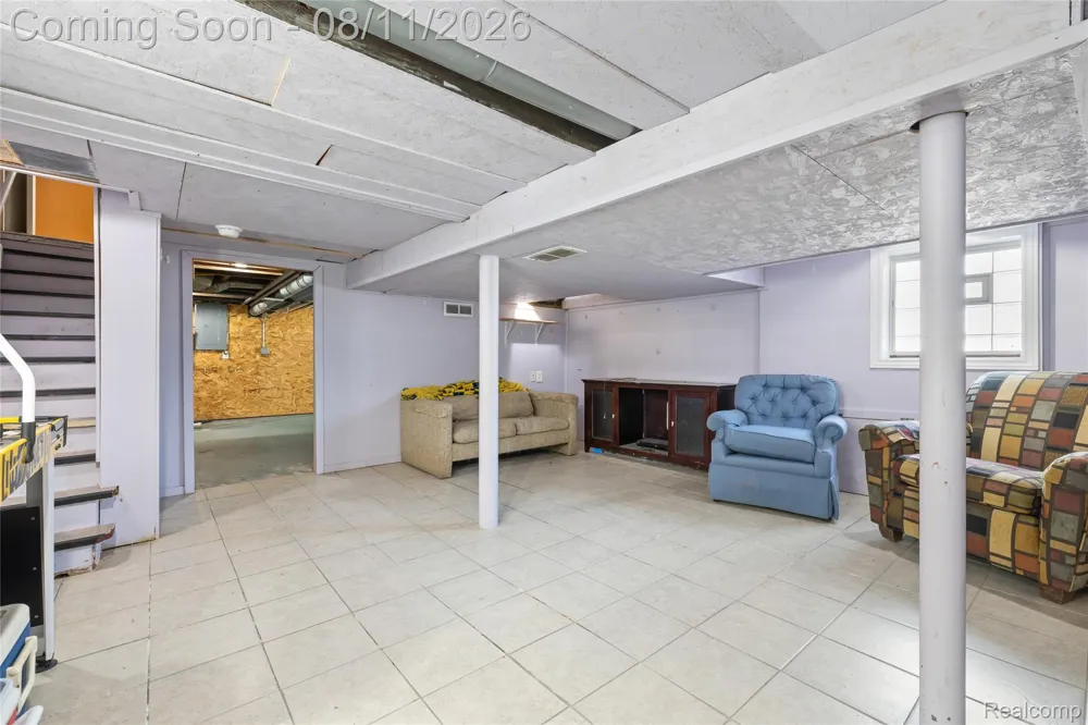 346 Sycamore Street Wyandotte City, MI 48192