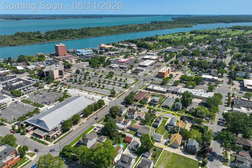 346 Sycamore Street Wyandotte City, MI 48192