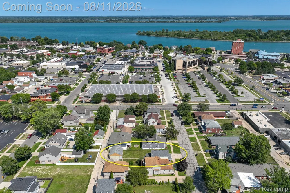 346 Sycamore Street Wyandotte City, MI 48192