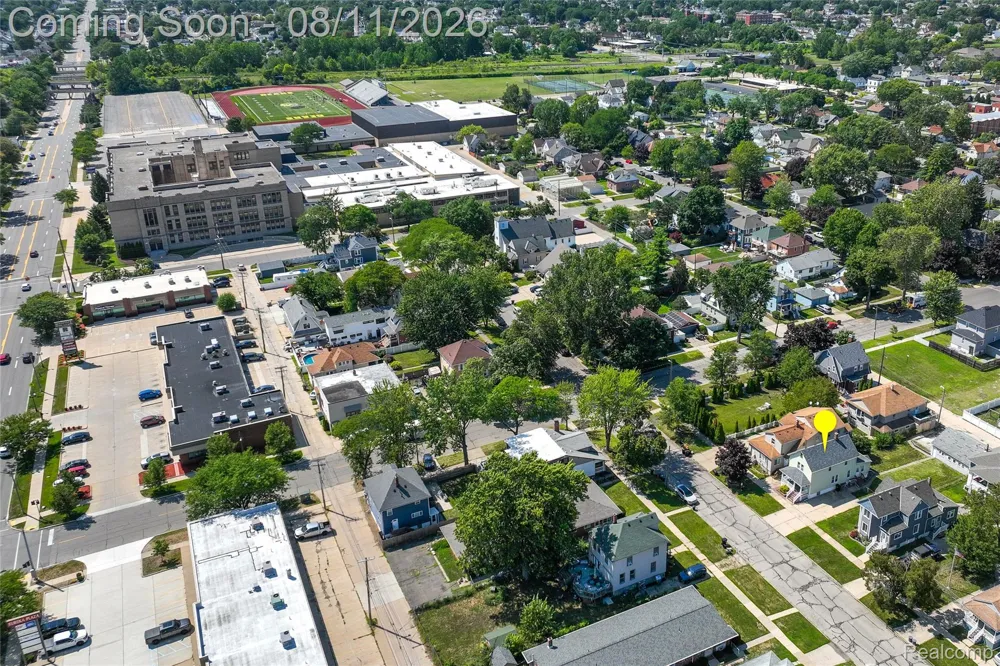 346 Sycamore Street Wyandotte City, MI 48192