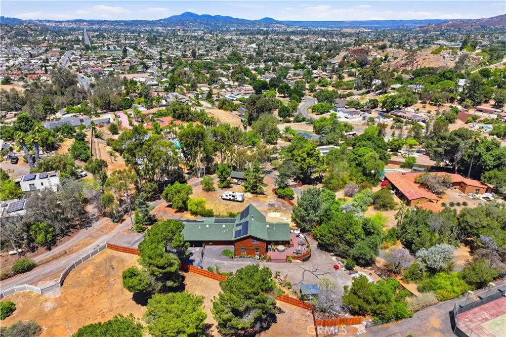 525 Calle Encanto El Cajon, CA 92019
