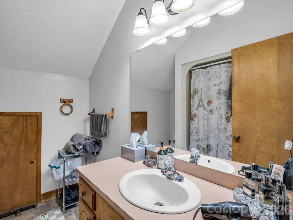 90 Mcentire Road Tryon, NC 28782