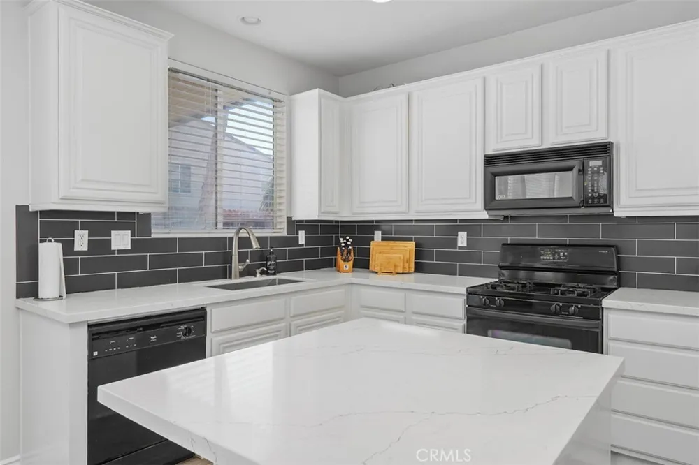 34596 Sourwood Winchester, CA 92596