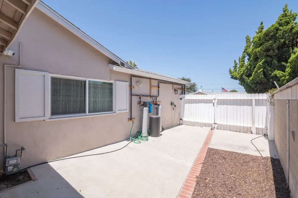 6072 Chinook Ave. Westminster, CA 92683