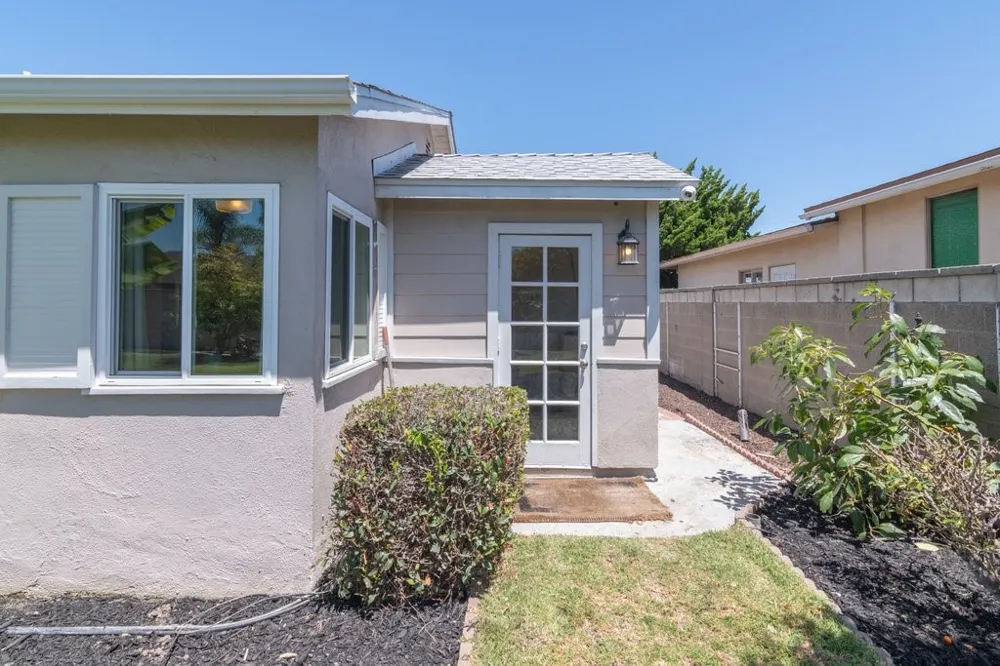 6072 Chinook Ave. Westminster, CA 92683