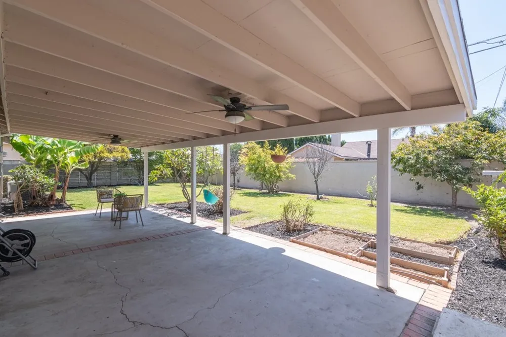 6072 Chinook Ave. Westminster, CA 92683