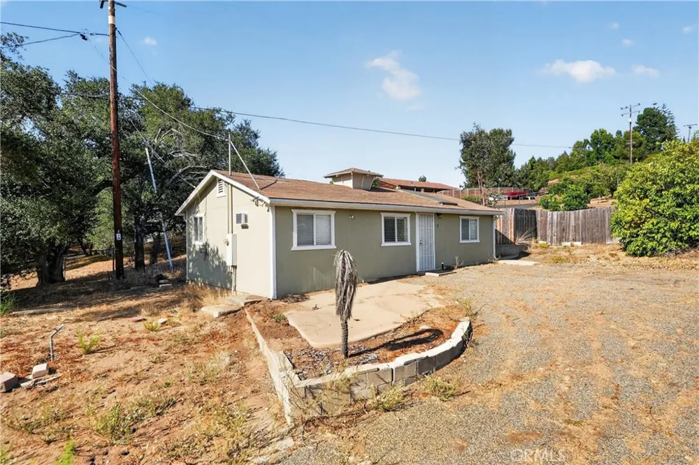 2864 Live Oak Park Fallbrook, CA 92028