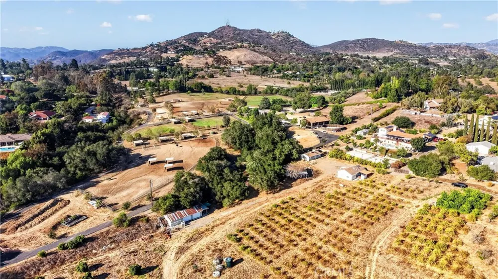 2864 Live Oak Park Fallbrook, CA 92028