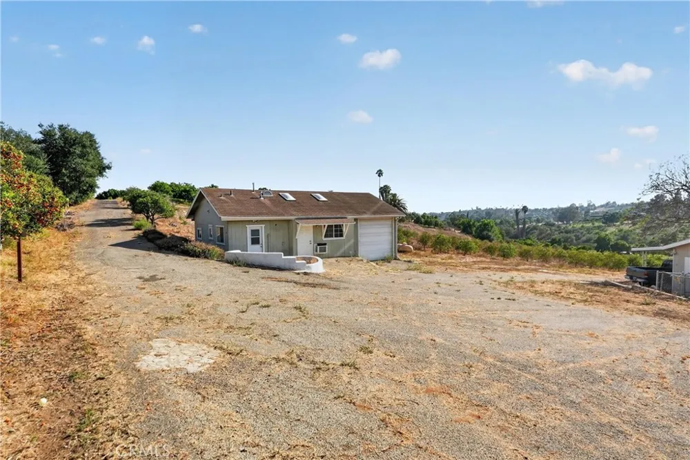 2864 Live Oak Park Fallbrook, CA 92028