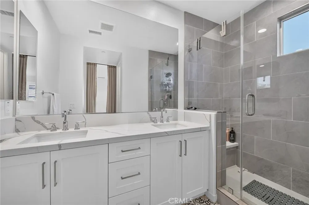 169 Hideaway loop Mission Viejo, CA 92692