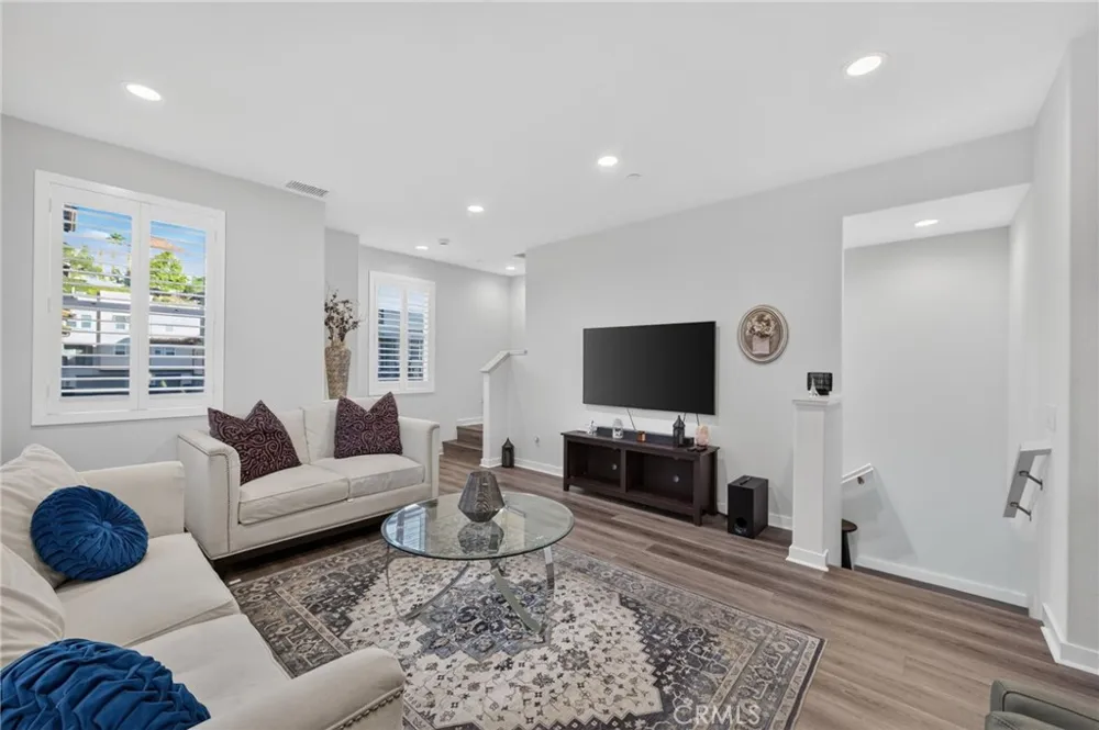 169 Hideaway loop Mission Viejo, CA 92692