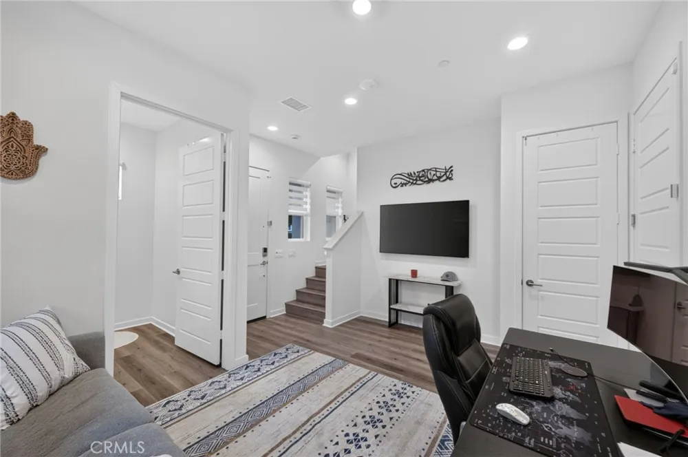 169 Hideaway loop Mission Viejo, CA 92692