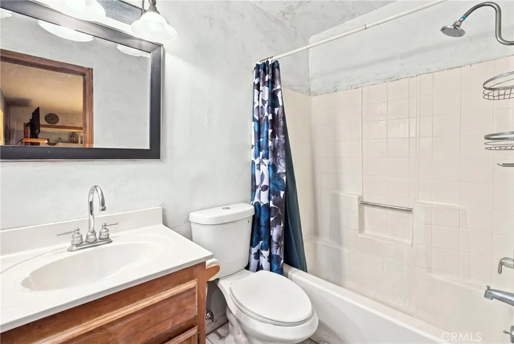 41434 E 156th E Lake Los Angeles, CA 93535