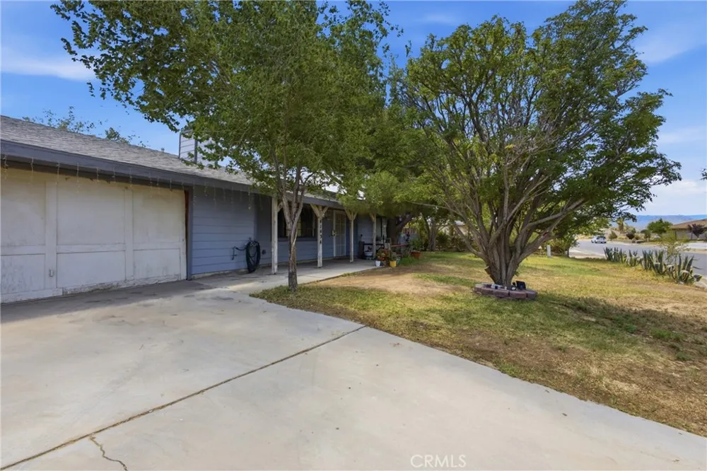 41434 E 156th E Lake Los Angeles, CA 93535