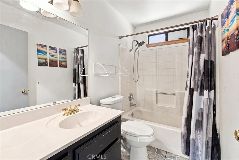 41434 E 156th E Lake Los Angeles, CA 93535
