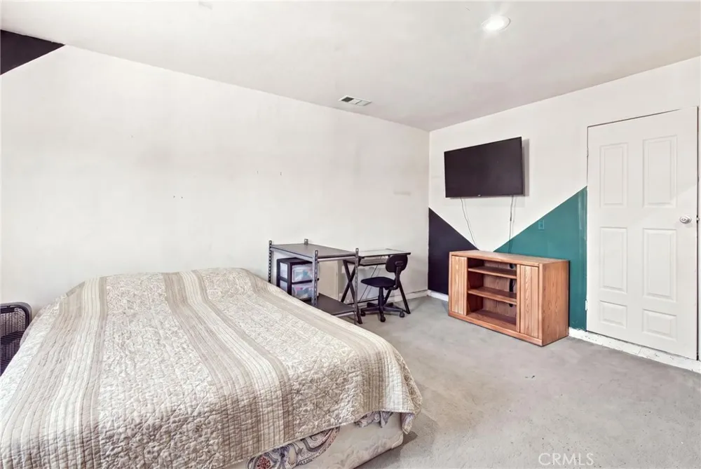 41434 E 156th E Lake Los Angeles, CA 93535