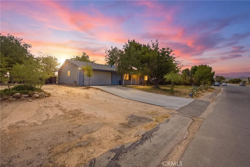41434 E 156th E Lake Los Angeles, CA 93535