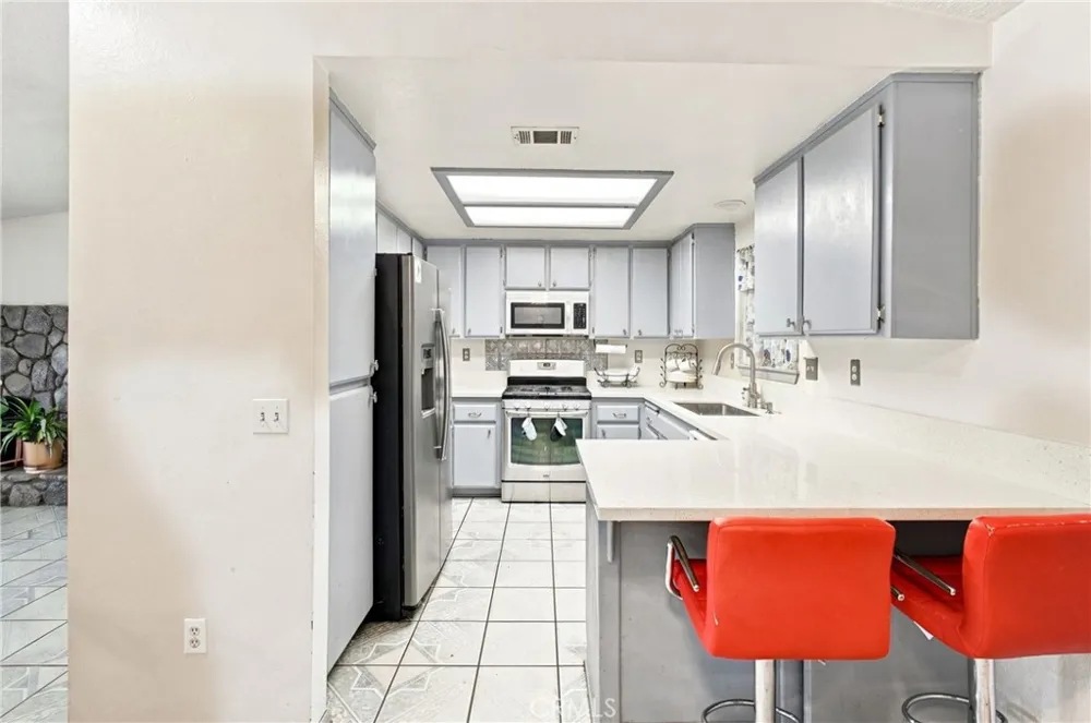 41434 E 156th E Lake Los Angeles, CA 93535