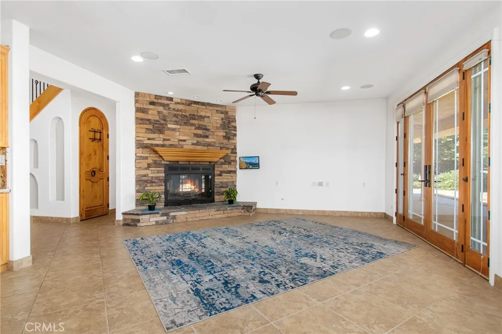41810 Lakefront Drive Aguanga, CA 92536
