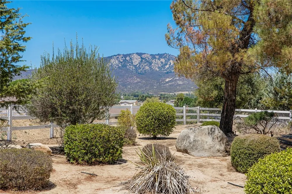 41810 Lakefront Drive Aguanga, CA 92536