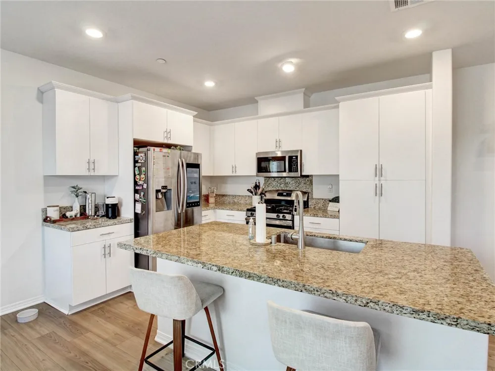2497 Gunner Ridge Rialto, CA 92377
