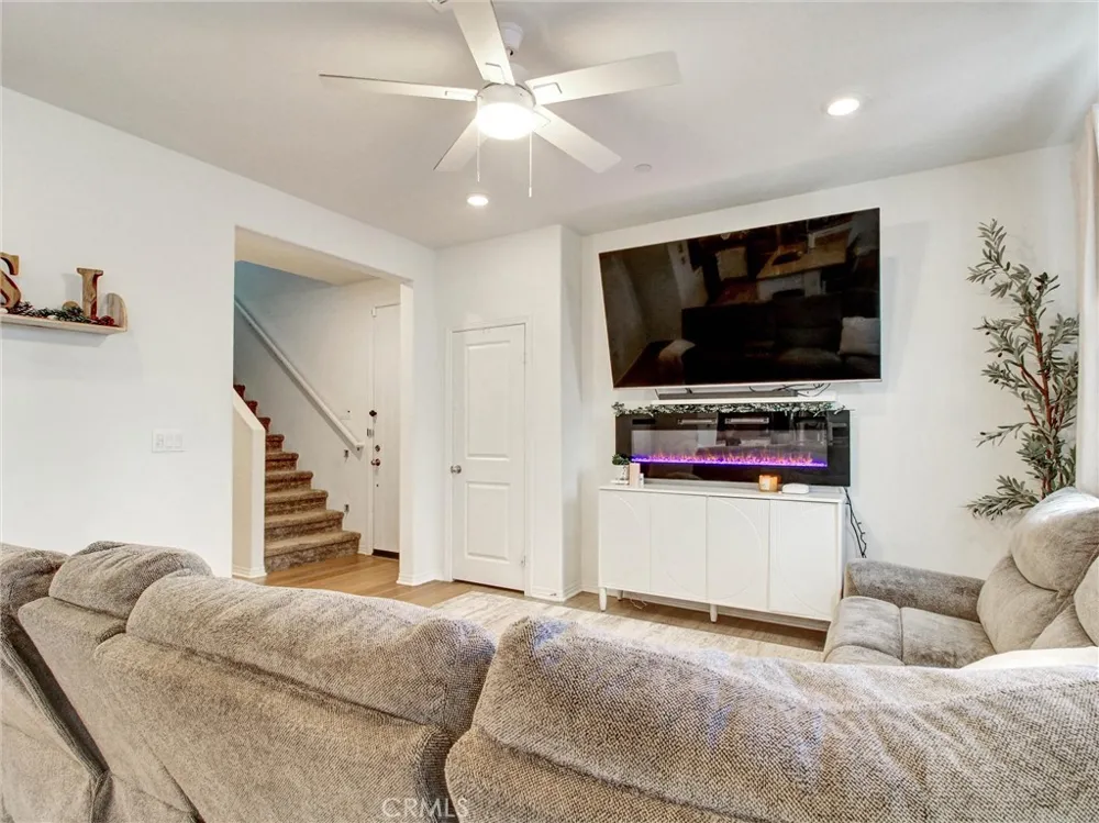 2497 Gunner Ridge Rialto, CA 92377