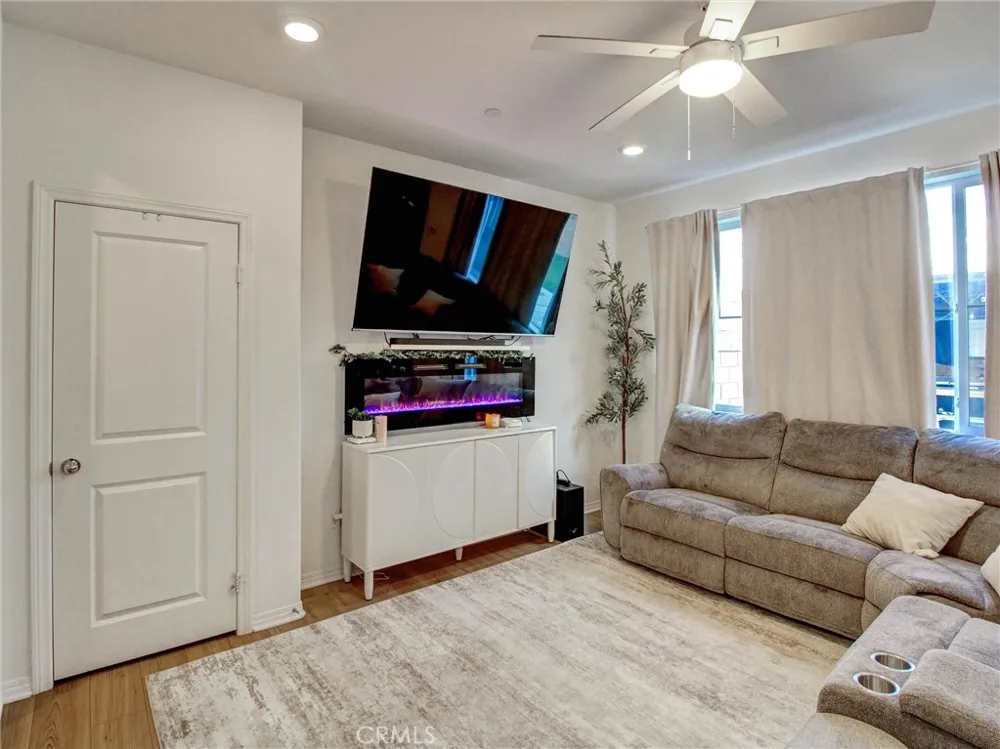 2497 Gunner Ridge Rialto, CA 92377