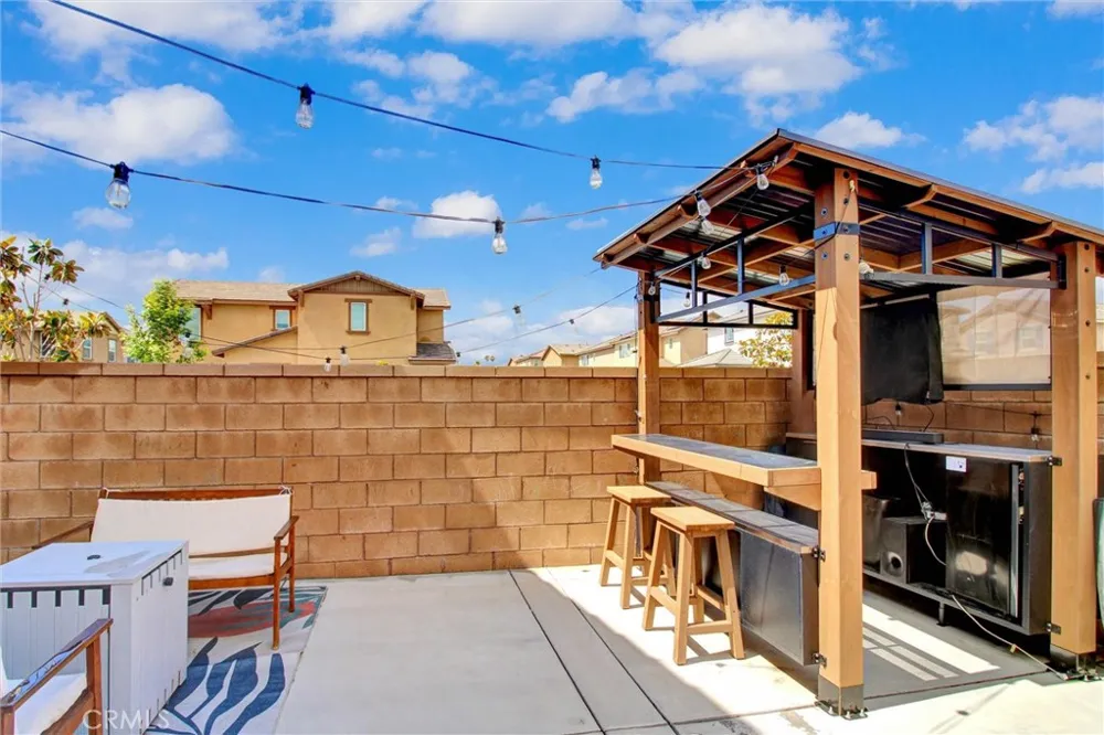 2497 Gunner Ridge Rialto, CA 92377