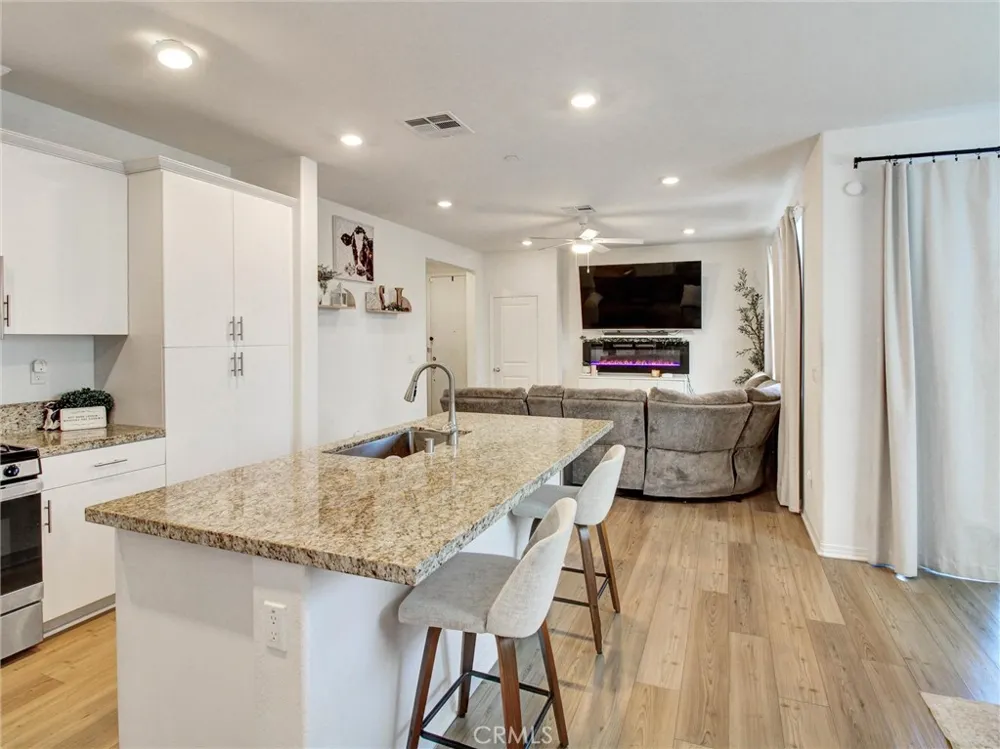 2497 Gunner Ridge Rialto, CA 92377